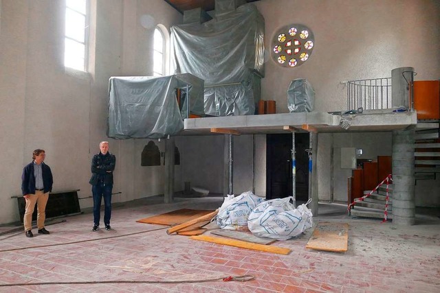 Pfarrer Christian Lepper und Architekt...e &#8222;fehlt&#8220; schon ein Stck.  | Foto: Sylvia Sredniawa
