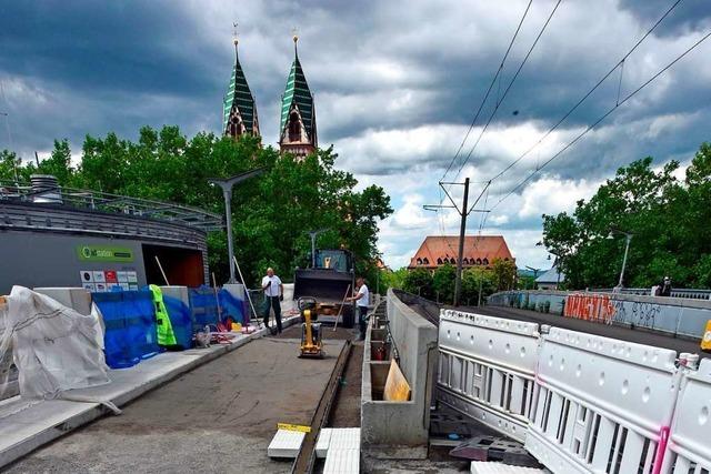 Erste Etappe der Sanierung der Freiburger Stadtbahnbrücke ist fast erreicht