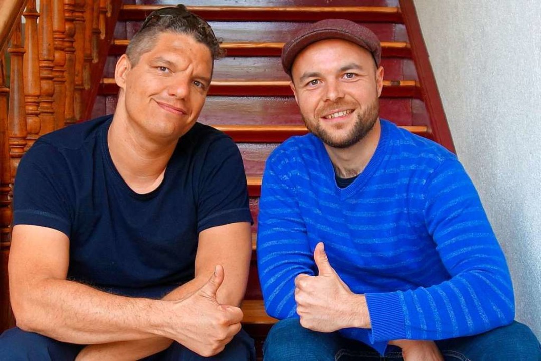 Michael Kuhn (links) und Joachim Lutz ...; sie stellen zuckerfreie Bonbons her.  | Foto: Chupayerba