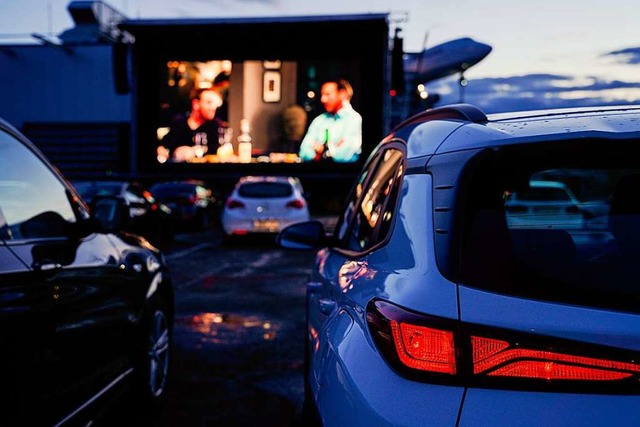 Wenn  im Autokino die Lichter aufleuch...scht sich nur die moderne Technik ein.  | Foto: Uwe Anspach (dpa)
