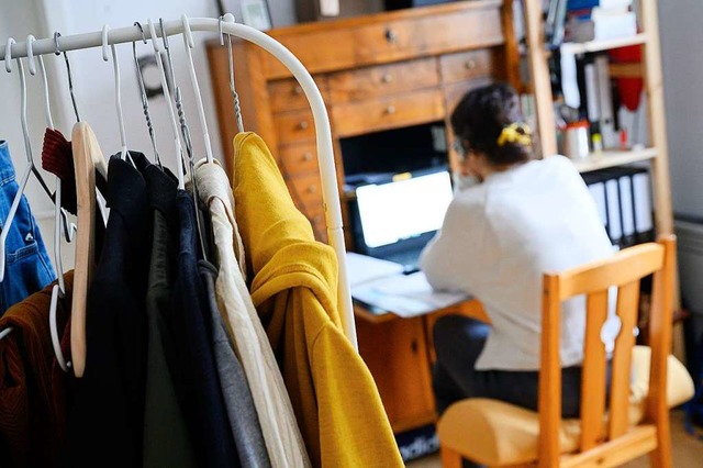 Im Homeoffice rasieren sich die Leute ...werden weniger gebraucht (Symbolbild).  | Foto: Sebastian Gollnow (dpa)