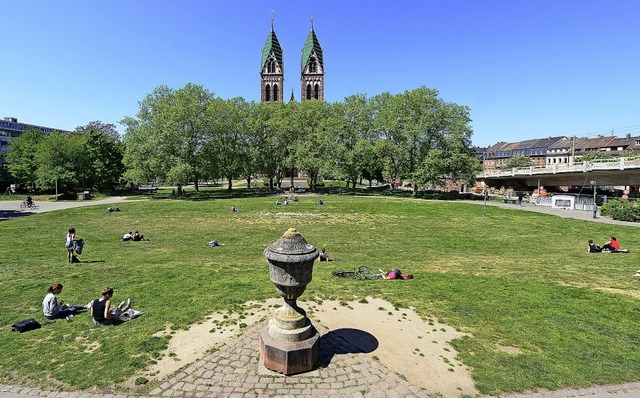 Tagsber ein Idyll: der Sthlinger Kirchplatz  | Foto: Ingo Schneider