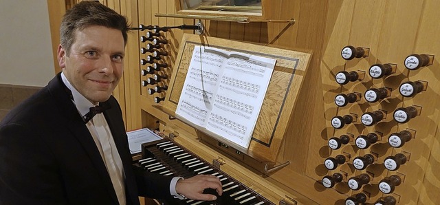 Hier an der Orgel: Bezirkskantor und Kirchenmusikdirektor Christoph Bogon  | Foto: Roswitha Frey