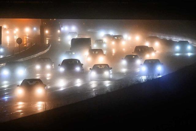 Eier-Transporter umgekippt: A5 bei Rastatt fr mehrere Stunden gesperrt