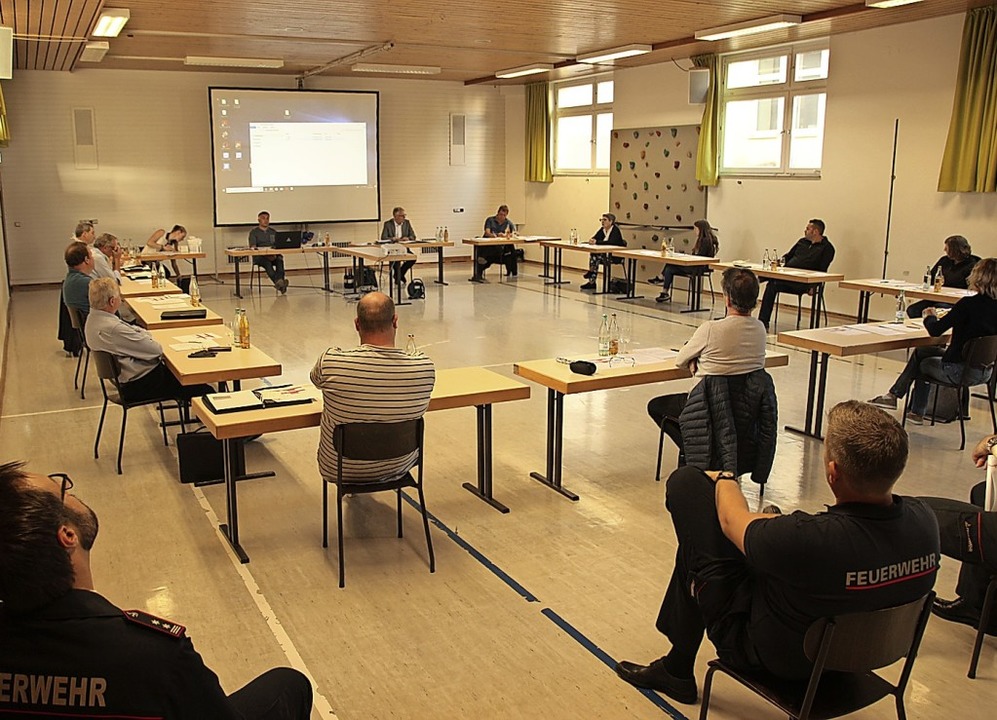 Der Gottenheimer Gemeinderat tagt wieder &#8211; mit Abstand in der Halle.  | Foto: Mario Schneberg