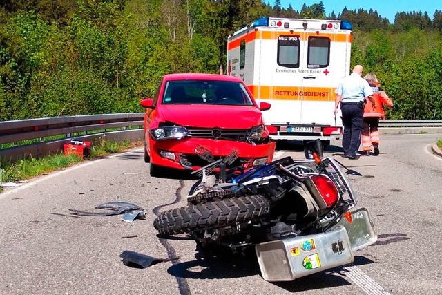 Leichte Verletzungen zog sich ein Moto...f der L170 Richtung Schattenmhle zu.   | Foto: Olaf Thor