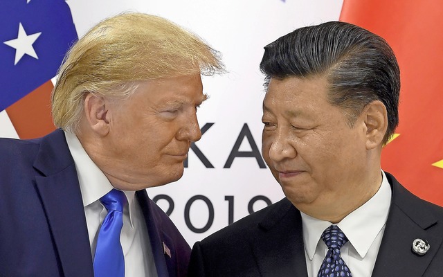 Lange galt die Beziehung zwischen den ...pfels mit Chinas Prsident Xi Jinping.  | Foto: Susan Walsh (dpa)
