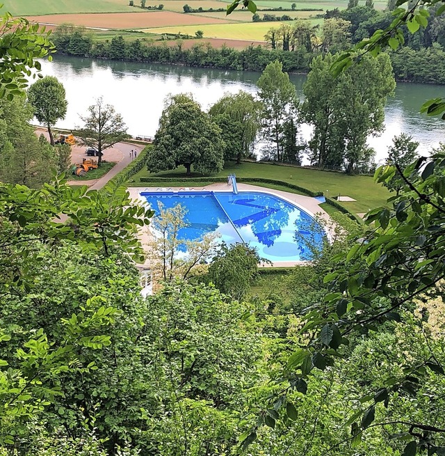 Verschoben auf 2021 wurde die Sanierung des Freibads Waldshut.  | Foto: Schlichter, Juliane