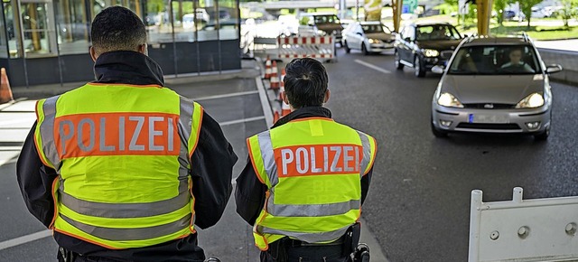 Umkehren heit es fr Autofahrer, Radl...zerische Nohl momentan nutzen wollen.   | Foto:  Lukas Ondreka