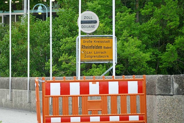 Die Grenze auf der alten Rheinbrcke in Rheinfelden  | Foto: Ralf H. Dorweiler