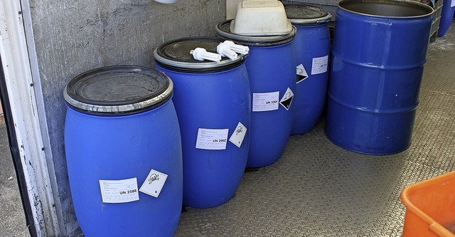Die Sammelbehlter des Schadstoffmobils fllen sich.   | Foto: Landratsamt, Presse- und Europastelle