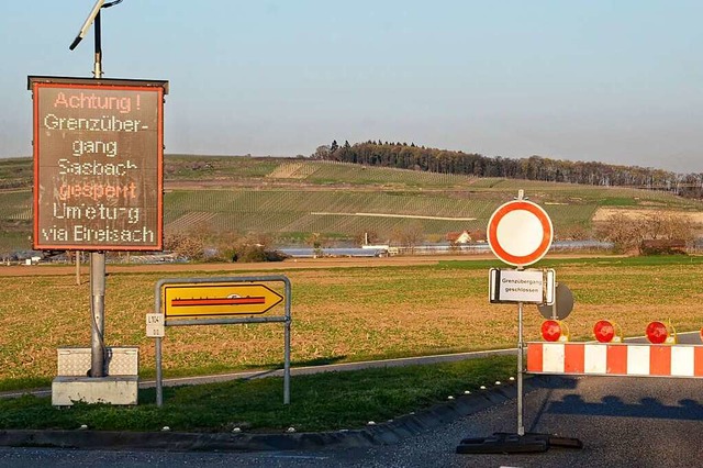 Noch ist die Strae Richtung Marckolsh...perrt, doch das soll sich bald ndern.  | Foto: Roland Vitt