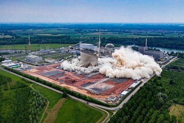 Khltrme von stillgelegtem Atomkraftwerk Philippsburg gesprengt