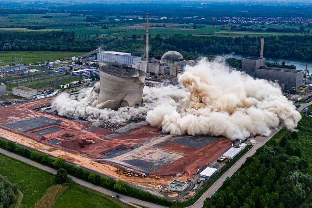 Kühltürme Von Stillgelegtem Atomkraftwerk Philippsburg Gesprengt ...