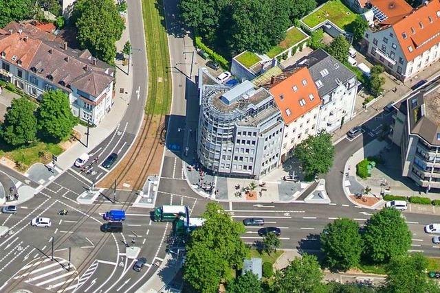 Riskante Fahrmanöver führen zu Auffahrunfall in der Freiburger Innenstadt