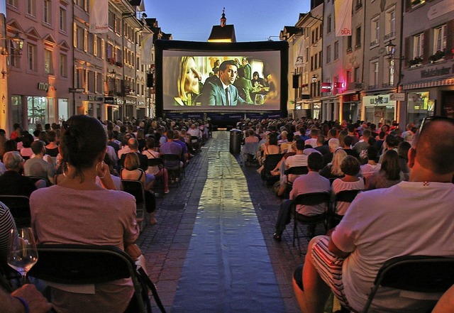 Bis zu 500 Besucher kamen im vergangen...er Filmnchten auf die Kaiserstrae.    | Foto:  Peter Rosa