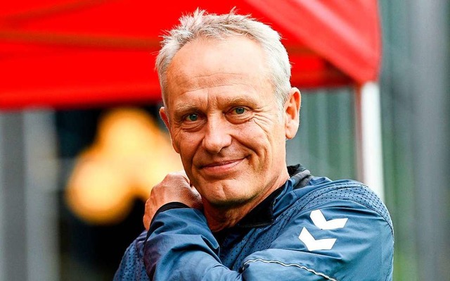 Christian Streich sieht die Herausford... sich bringt, als persnlichen Anreiz.  | Foto: THOMAS KIENZLE (AFP)