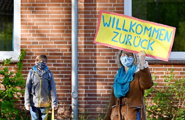 Die Viertklssler drfen ab Montag wieder in die Schule.  | Foto: Carsten Rehder (dpa)