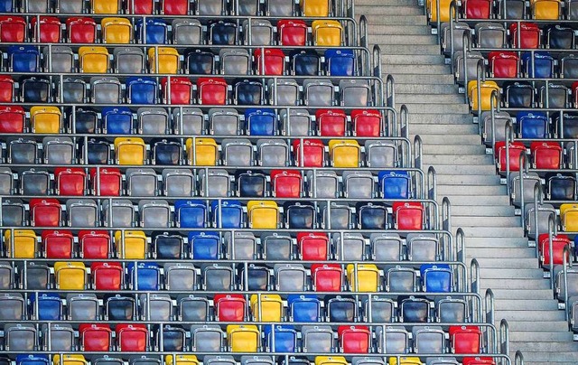 Ab Samstag die neue Normalitt: leere Rnge im Bundesligastadion.  | Foto: Jonas Gttler (dpa)