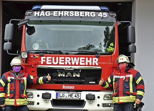 Daumen hoch: Die Feuerwehr Hg-Ehrsber...ele mit dem Mundschutz der Landfrauen   | Foto: Karl-Heinz Rmmele