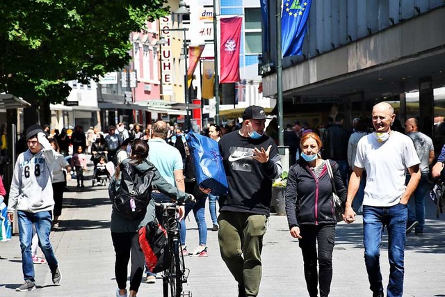 Viel los war am Samstag in der Lrracher Innenstadt.  | Foto: Barbara Ruda