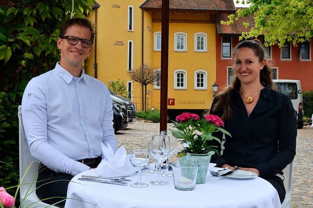 Mit einem  gedecktem Tisch vor der ges...den letzten Wochen ein Zeichen setzen.  | Foto: Sophia Hesser