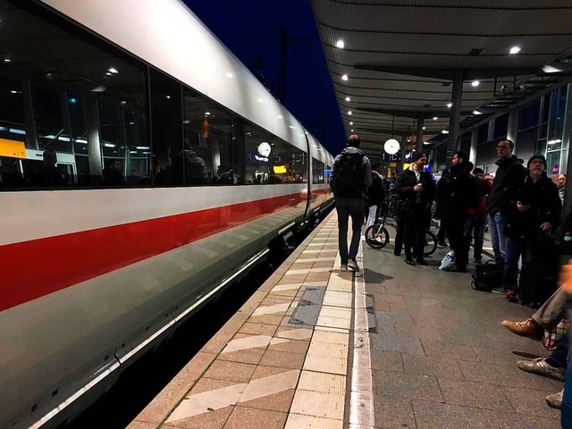 Am Freiburger Hauptbahnhof hat ein 39-...und in die Hand gebissen (Archivbild).  | Foto: Carolin Buchheim