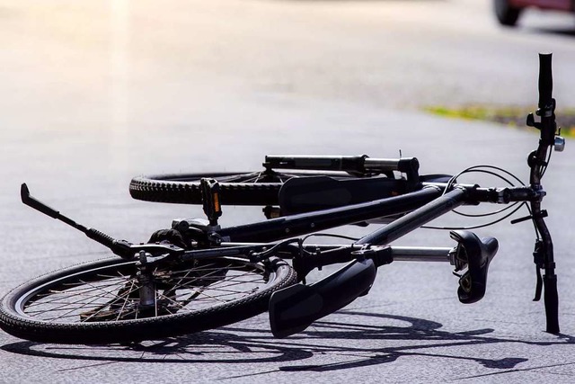 Ein unbekannter Autofahrer hat am Sams... vom Unfallort entfernt. (Symbolbild).  | Foto: Rainer Fuhrmann  (stock.adobe.com)