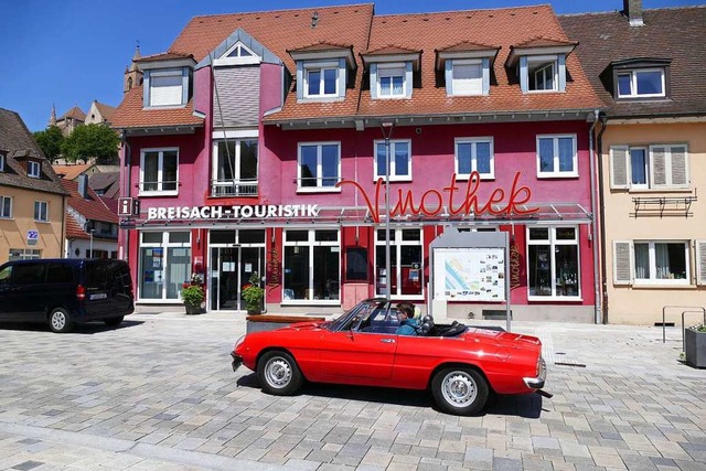 Seit Montag hat die Breisach Touristik am Marktplatz wieder geffnet.  | Foto: Thomas Rhenisch