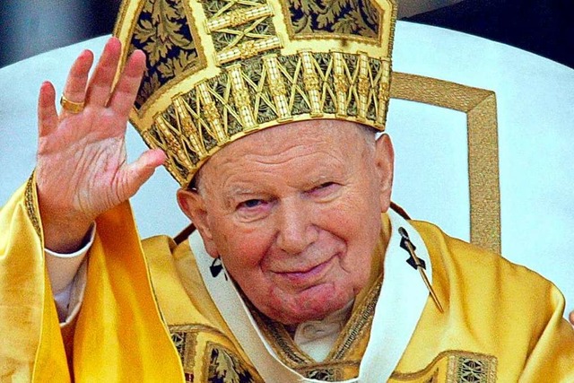 Johannes Paul II. im April 2002: Als B...f er bevorzugt konservative Hardliner.  | Foto: Alessandro Bianchi (dpa)