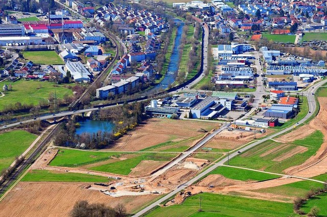 Weil das Entenbad (im Vordergrund) nun...z jenseits von Fluss, Strae und Bahn.  | Foto: Erich Meyer