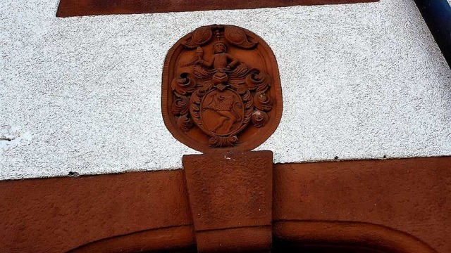 Ein originales Sandstein-Wappen der Bu...nden Ritter, das Symbol der Waldecker.  | Foto: Gerald Nill
