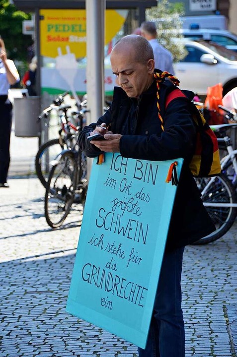 Wer als einzelner seine Meinung kundtu...ak (AfD),  kann dies unangemeldet tun.  | Foto: hr