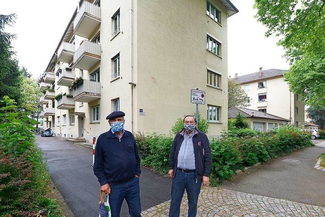 Martin Schuderer (links) und Hanspeter...lne fr die dortigen Bima-Wohnblocks.  | Foto: Ingo Schneider