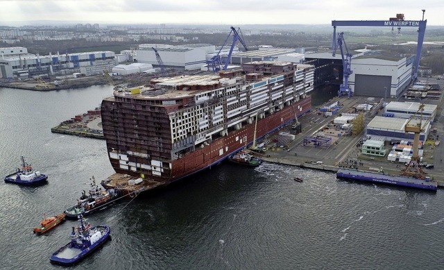 In der MV Werft in Warnemnde wird ein...rband fr Schiffbau und Meerestechnik.  | Foto: Bernd Wstneck (dpa)