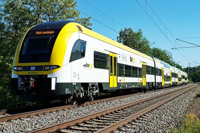 Ein Zug des Typs Siemens Desiro-HC mit...auf einer Testfahrt bei Bad Bellingen.  | Foto: Heinz Gttlich