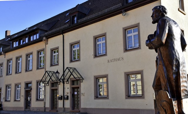 Auch das Rathaus in St. Peter ist in d... &#8222;Klosterhof&#8220; einbezogen.   | Foto: Thomas Biniossek