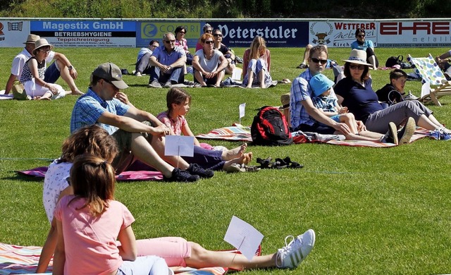 Zahlreiche Familien kamen zum Picknick...auf den Sportplatz in Oberschopfheim.   | Foto: Heidi Fel