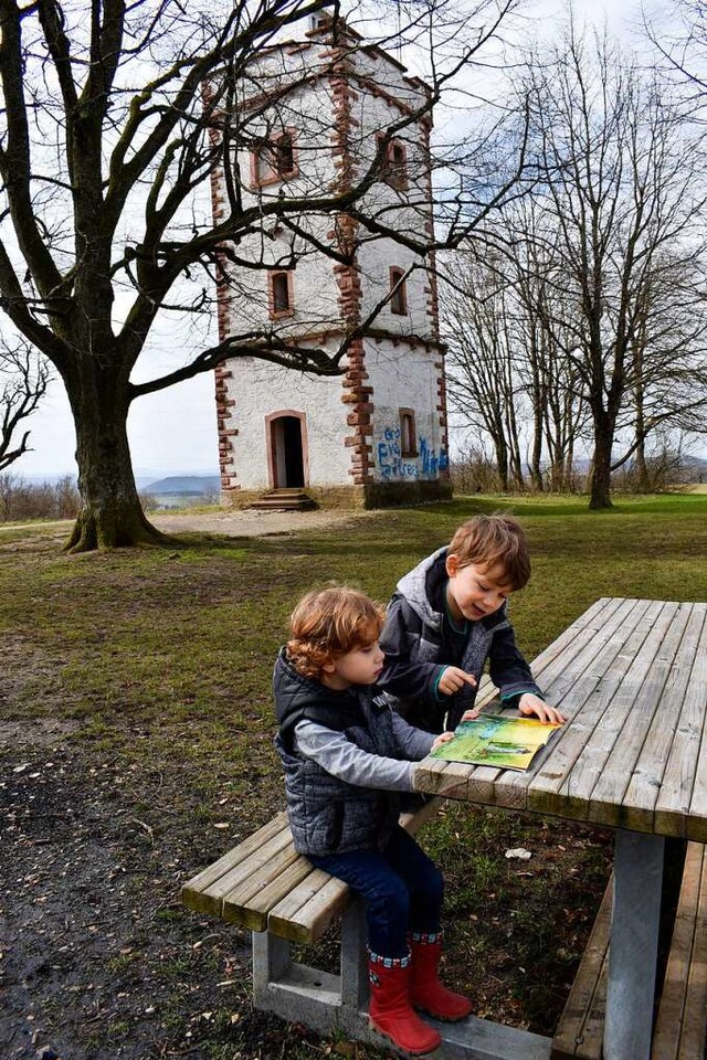 Ausflug auf die  Hohe Flum: Jakob und Jonas sind Mrchenfans.  | Foto: Leony Stabla