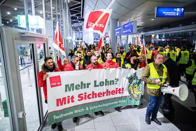Gewerkschaften streiken, wenn sie sich...n, wie hier am Dsseldorfer Flughafen.  | Foto: Marcel Kusch
