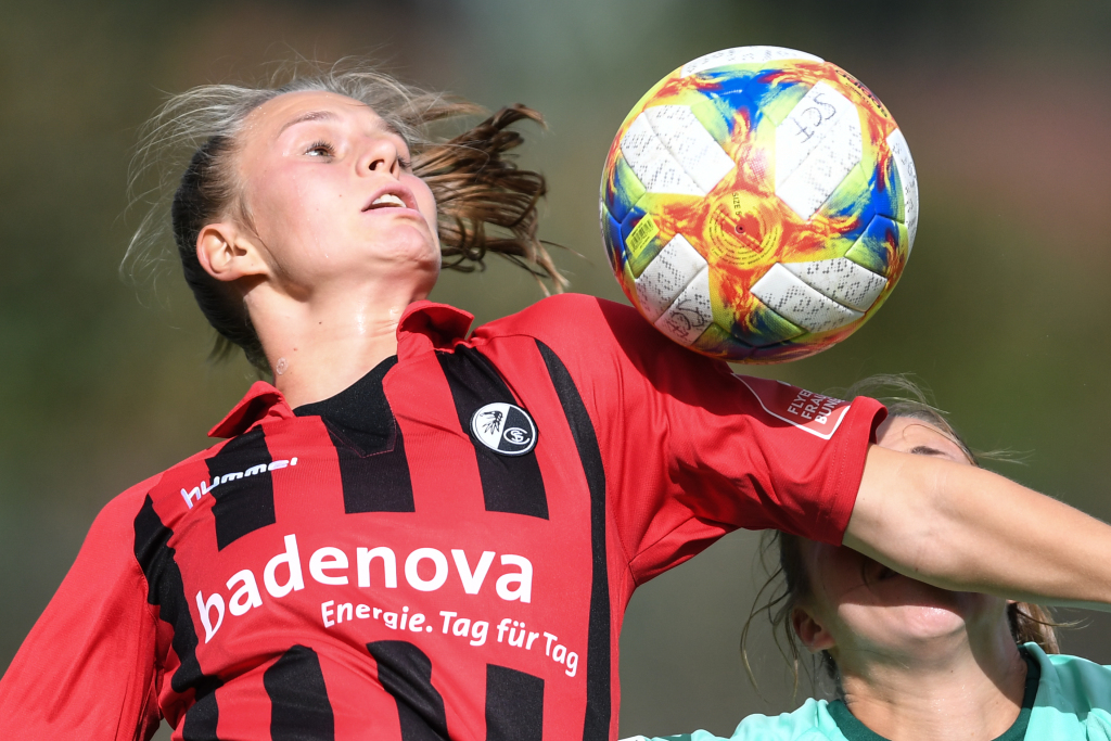 Die Frauen Bundesliga Startet Am 29 Mai Wieder Frauenfussball Badische Zeitung 