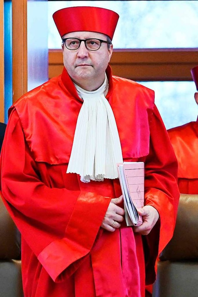 Seine Wahl zum Prsidenten des Bundesv...lcksgriff erweisen: Andreas Vokuhle.  | Foto: Uli Deck