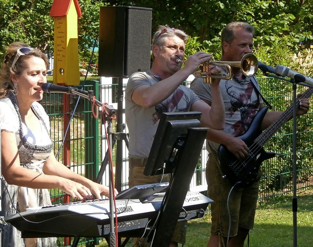 Mit einem Konzert unterhielt die Band ...ims &#8222;Haus am Weingarten&#8220;.   | Foto: Privat