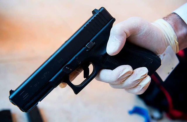 Die Kleinschrot-Pistole des Angeklagte...ist dort legal erhltlich. Symbolbild.  | Foto: Sven Hoppe