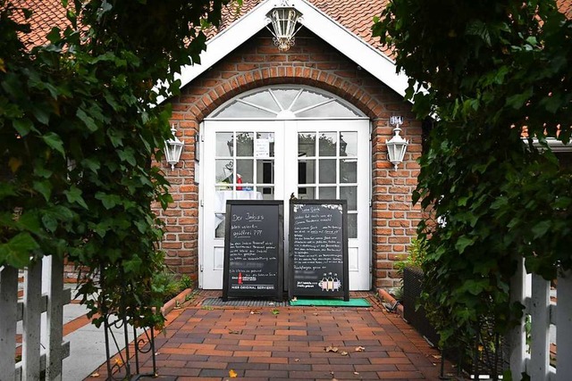 Das Restaurant in Leer in Ostfriesland bleibt bis zum 4. Juni geschlossen.  | Foto: Lars-Josef Klemmer (dpa)