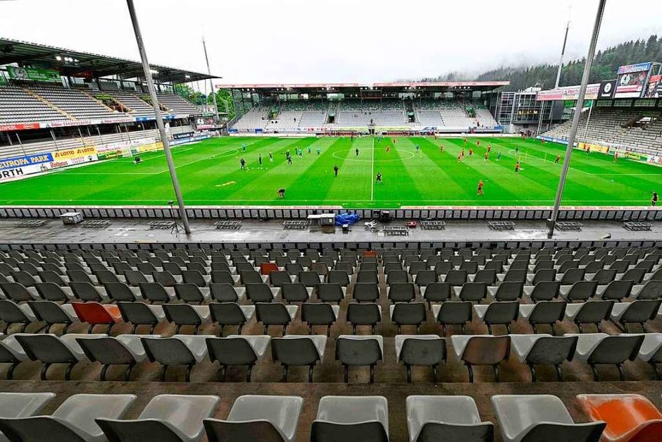 Ein leeres Schwarzwaldstadion: Das Spiel gegen Werder Bremen war das erste Geisterspiel für die Freiburger in heimischem Gefilde. (Foto: THOMAS KIENZLE (AFP)) Ein leeres Schwarzwaldstadion: Das Spiel gegen Werder Bremen war das erste Geisterspiel für die Freiburger in heimischem Gefilde. (Foto: THOMAS KIENZLE (AFP))