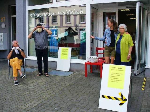 Das Kleiderladen-Team in Waldkirch hat...auch wieder Kleiderspenden angenommen.  | Foto: Jutta Beckmann