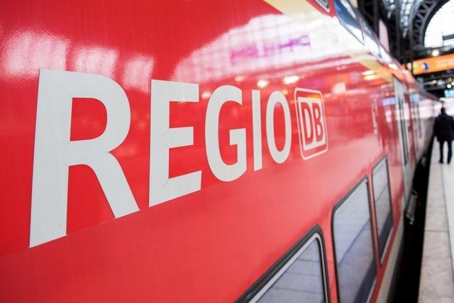 Mann belstigt Frau in Zug nach Freiburg: Zeugen zeigen Zivilcourage
