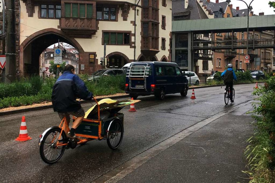 Eine PopUp-Bikelane gab&#8217;s am Wochenende am Freiburger Schlossbergring  | Foto: Greenpeace Freiburg