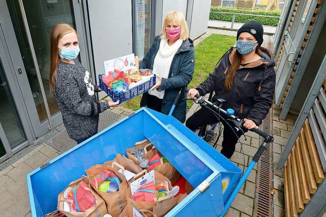 SKF-Sozialarbeiterin Claudia Uhler (Mi...; bis an die Haustr geliefert werden.  | Foto: Ingo Schneider